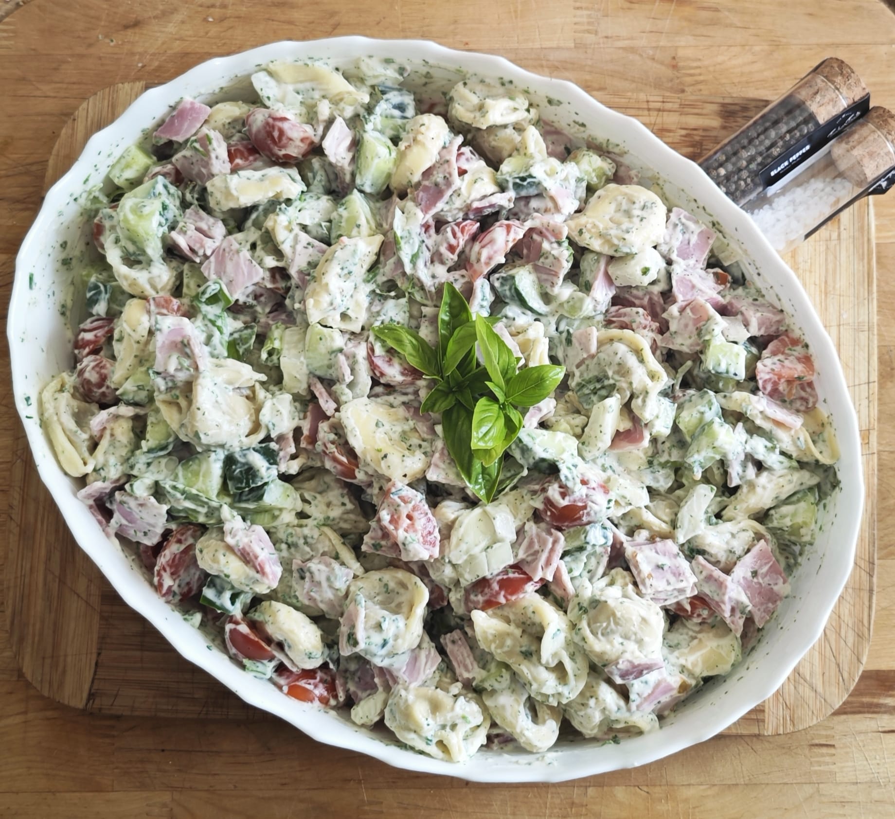 Frischer Tortellini-Salat – Sommer auf dem Teller
